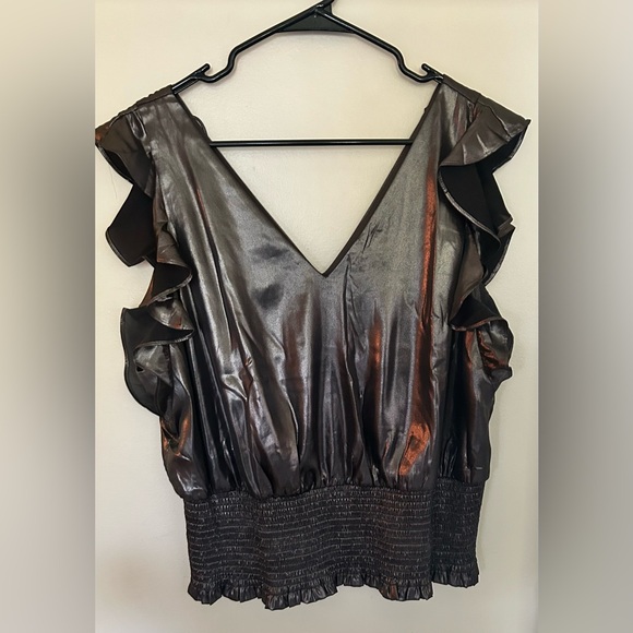 Metallic Sleeveless Blouse - Picture 1 of 4